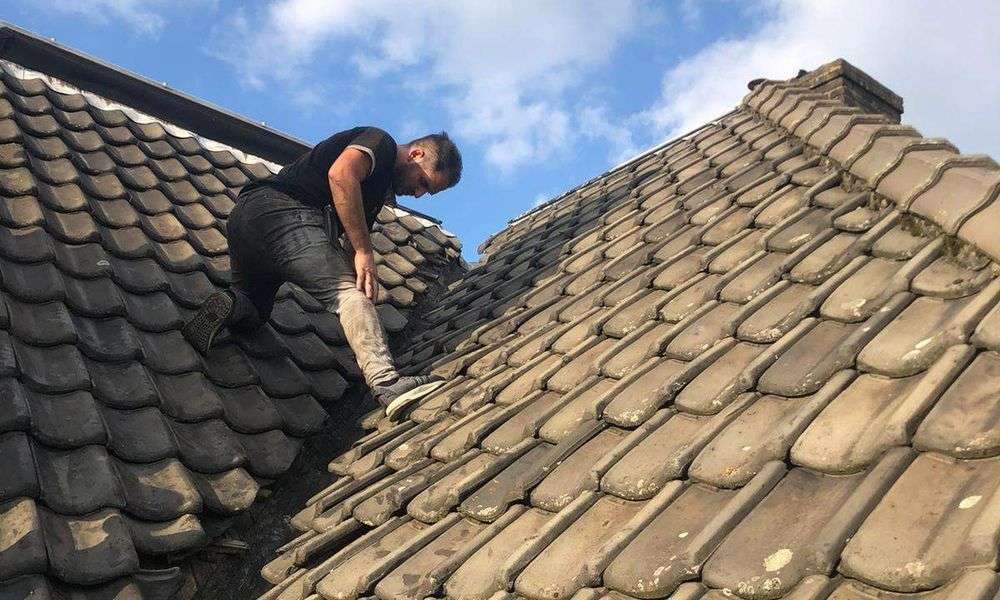 Daklekkage in Kesteren herstellen